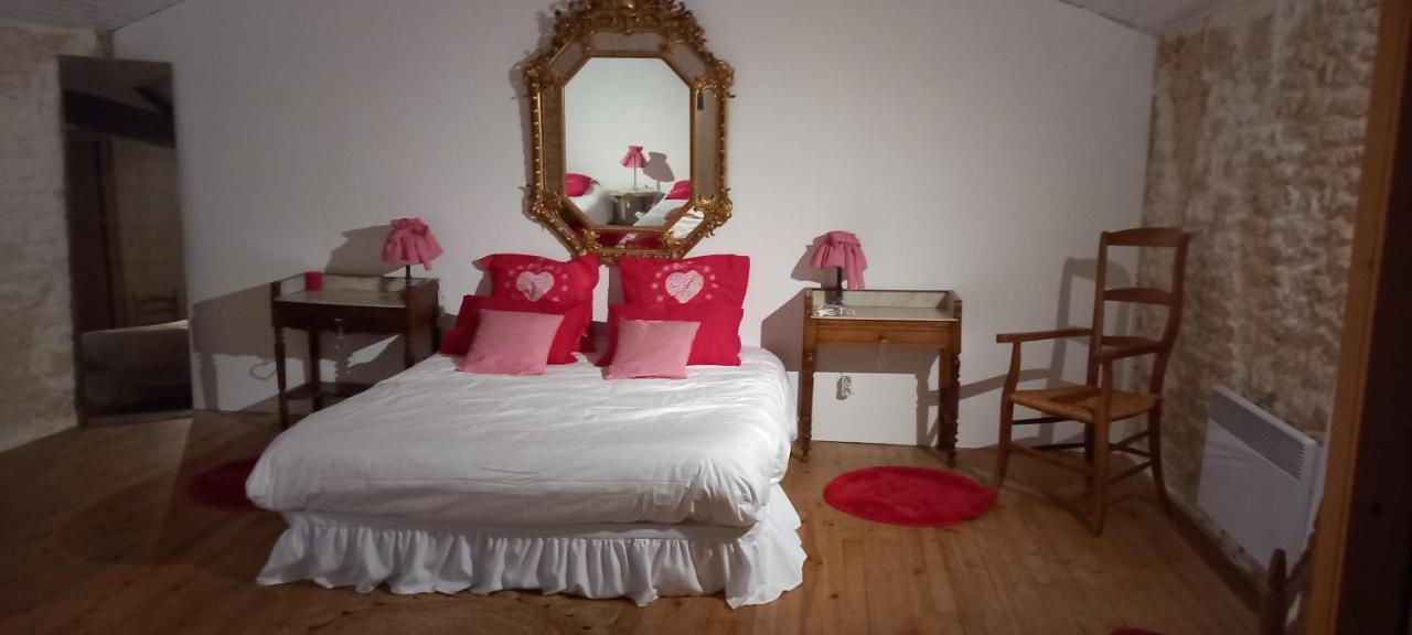 Les Demeures De La Laigne Bed and Breakfast Allas-Bocage Exteriör bild