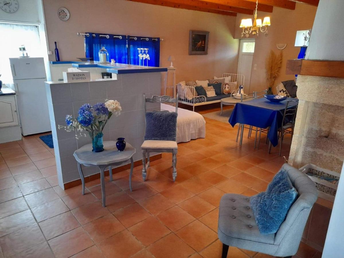 Les Demeures De La Laigne Bed and Breakfast Allas-Bocage Exteriör bild