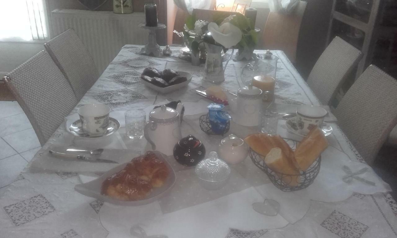 Les Demeures De La Laigne Bed and Breakfast Allas-Bocage Exteriör bild