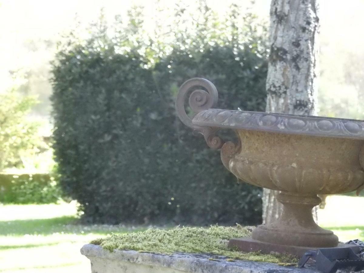 Les Demeures De La Laigne Bed and Breakfast Allas-Bocage Exteriör bild