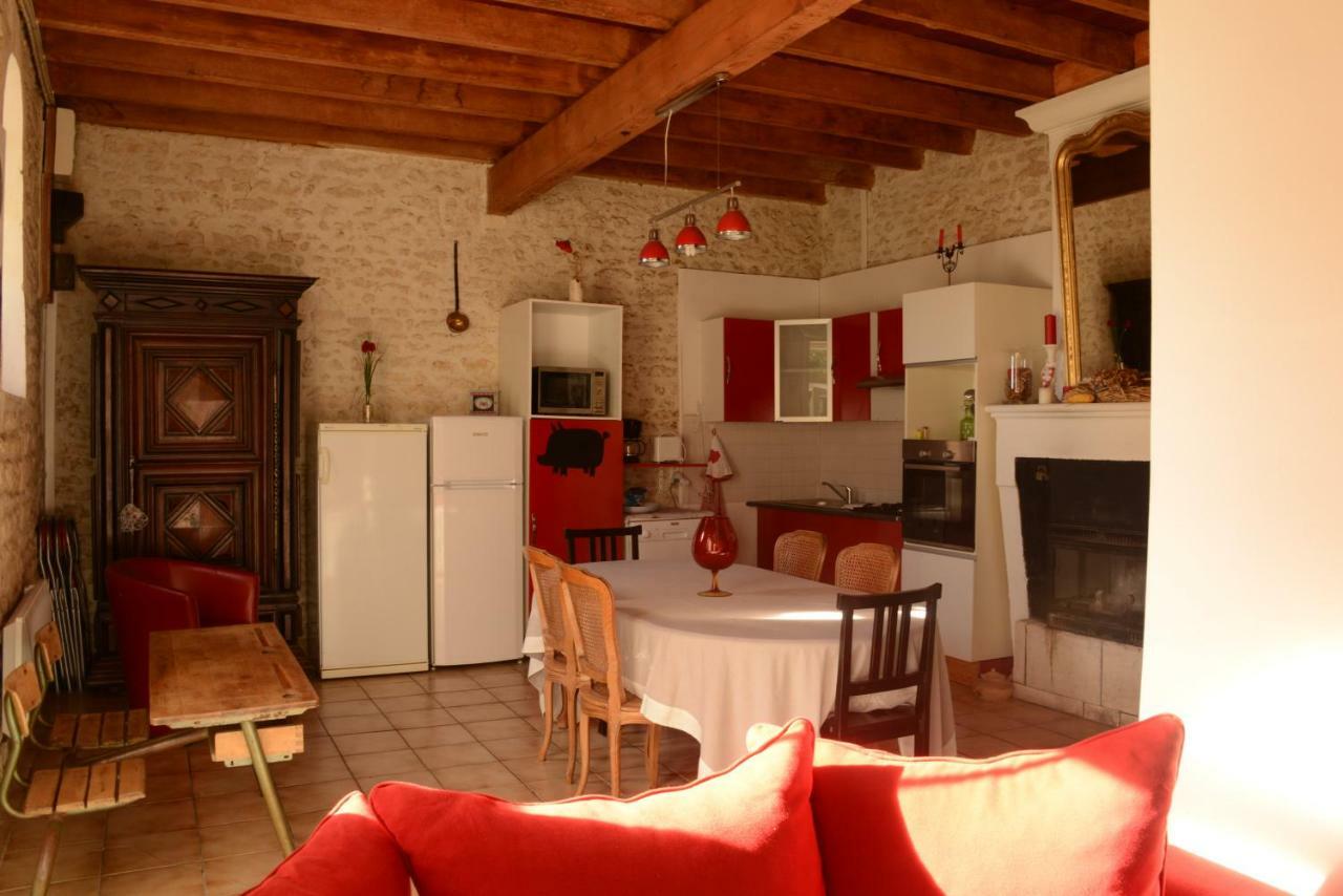Les Demeures De La Laigne Bed and Breakfast Allas-Bocage Exteriör bild