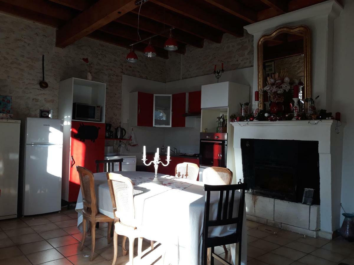 Les Demeures De La Laigne Bed and Breakfast Allas-Bocage Exteriör bild