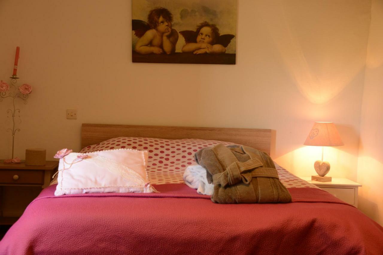 Les Demeures De La Laigne Bed and Breakfast Allas-Bocage Exteriör bild