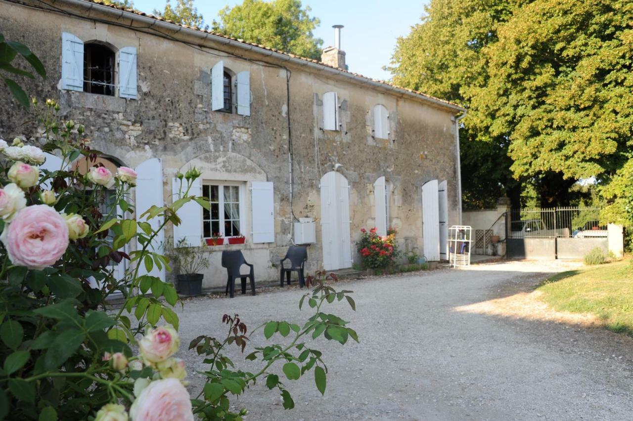 Les Demeures De La Laigne Bed and Breakfast Allas-Bocage Exteriör bild